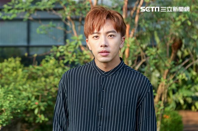 坤達專訪。（記者林士傑/攝影）