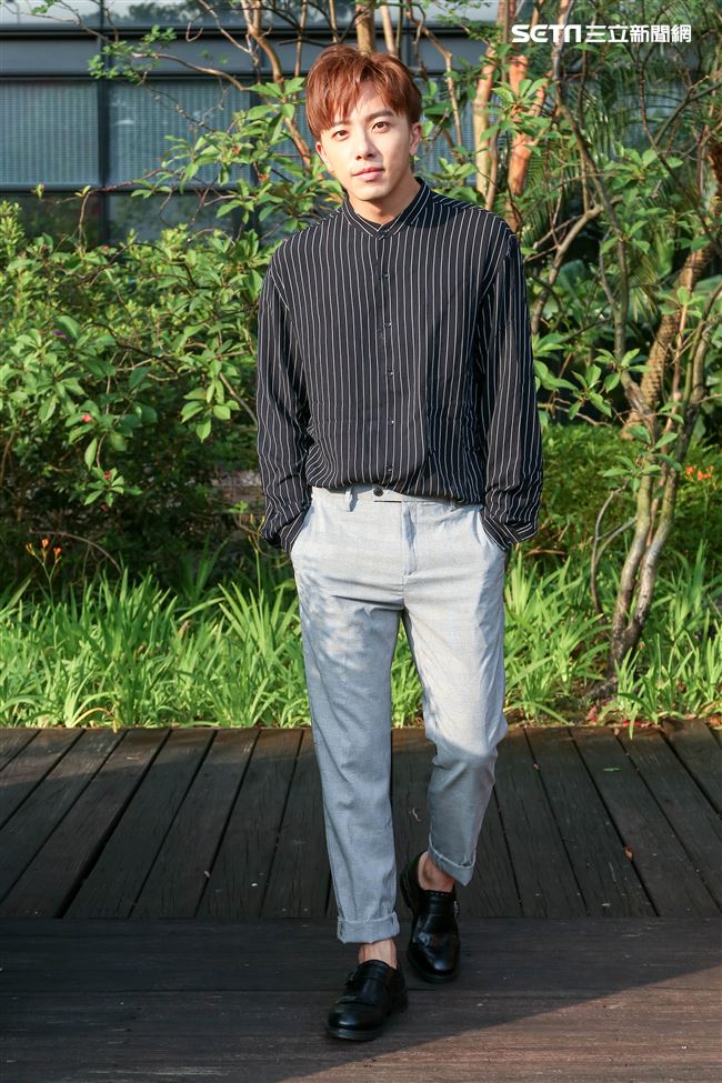 坤達專訪。（記者林士傑/攝影）