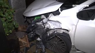 2車對撞衝進大樓　3人受傷送醫急救