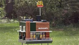 瑞典最小麥當勞, McHive。(圖/翻攝自YOUTUBE)