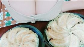 帶女友拍美食俯瞰照　網：乳香煎餃～（圖／翻攝自爆廢公社）
