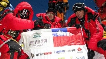 中華民國國旗飄在聖母峰 太振奮人心