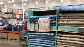 臭酸真兇？逛好市多驚見「鮮乳隨手放紙箱」（圖／翻攝自Costco好市多商品經驗老實說）