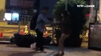 男不滿女友臭臉！怒砸安全帽扯手拖行