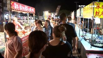 淡水這夜市超神祕！開不開看老天臉色