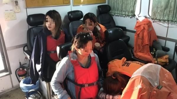 10男女玩海上滑板！差點變奇幻漂流