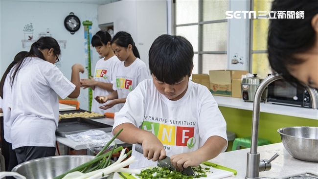 台灣飢餓角落！近八成弱勢兒泡麵果腹