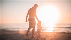 父母，子女，孩子，家庭，爸媽 圖/unsplash