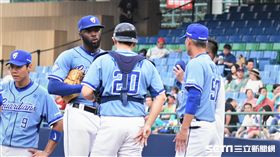 富邦悍將洋投索沙。（圖／記者王怡翔攝影）