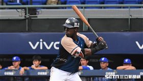 Lamigo桃猿洋砲柏納帝那。（圖／記者王怡翔攝影）