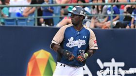 Lamigo桃猿洋砲柏納帝那。（圖／記者王怡翔攝影）