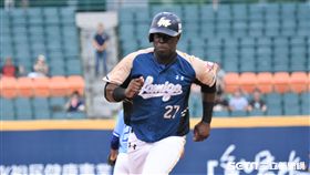 Lamigo桃猿洋砲柏納帝那。（圖／記者王怡翔攝影）