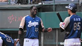 Lamigo桃猿洋砲柏納帝那。（圖／記者王怡翔攝影）