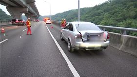 五楊高架車故障停路肩　男下車求救遭撞飛慘死