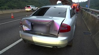 五楊高架車禍！車沒油男闖車道遭撞亡