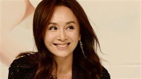 55歲南韓資深女星朴海美/小9歲前夫黃敏。推特