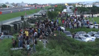 漢光演習軍事迷瘋狂　持「大砲」拍攝