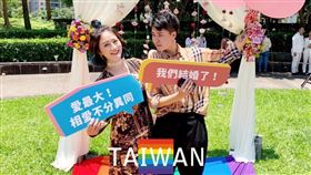 同婚/造型師濱小步跟職業軍人女友「En Zo」25日結婚登記。臉書