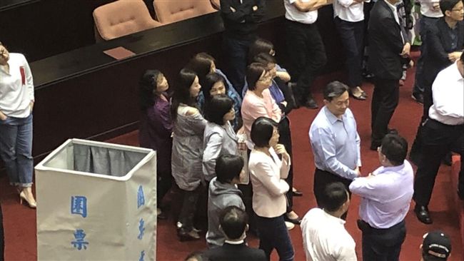 卡李進勇倒數..綠委護票匭藍委怒剿