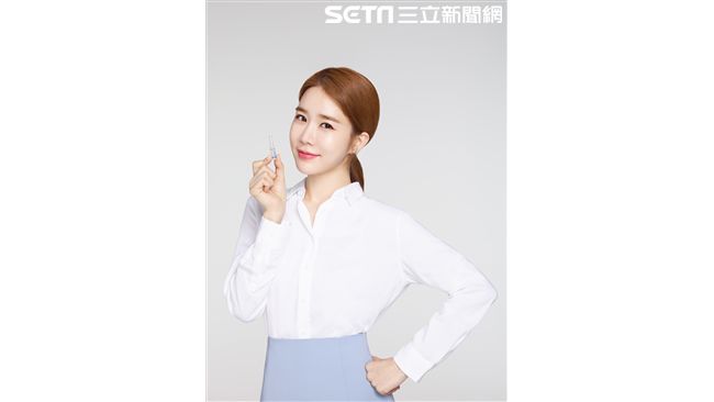 女神降臨！劉寅娜為代言來台秀牛奶肌