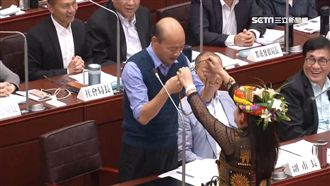 議會亂象！議員唱歌、首長一問三不知