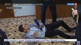 影／俄羅斯高官遭問「貪汙醜聞」秒發狂！怒抓記者摔地上（圖／翻攝自俄羅斯24 YouTube）