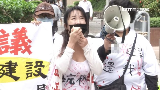 豪宅泳池沒廁所？長腿女：建商違建