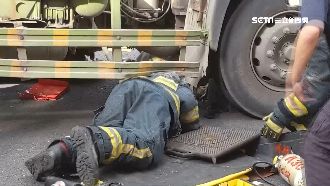 水泥車輾機車！6旬翁捲車底…腿斷了
