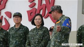 蔡英文總統29日到新竹湖口營區，視察「反機降對抗操演」。（圖／記者盧素梅攝）