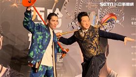 蕭敬騰與庾澄慶共同演出音樂劇《西哈遊記－魔二代再起》。（圖／記者林芷卉攝影）