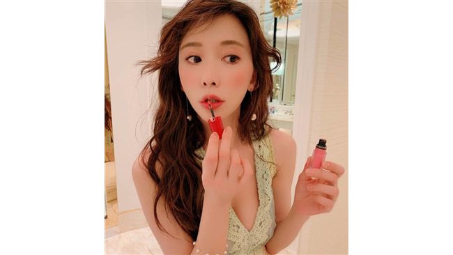 春夏唇妝趨勢！就是林志玲「嘟嘟唇」