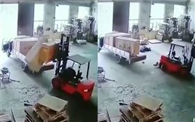 中國大陸,工廠工人遭堆高機輾斃（圖／翻攝自微博）