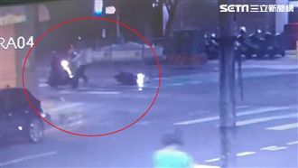 獨／驚悚畫面曝！男持刀隨機砍人搶劫
