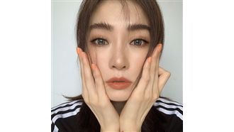 謝金燕畫男孩式眉毛！彩妝愛牌全公開