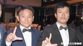 2017年中華職棒選秀LAMIGO桃猿總教練洪一中和劉玠廷領隊。（資料照／記者林敬旻攝）