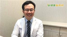 賴柏如醫師呼籲，雖然乾癬為一種全身性自體免疫失衡的慢性疾病，無法痊癒，但現在已有非常多元的治療方式，可以逐步的幫助患者改善病灶，提升患者生活品質。