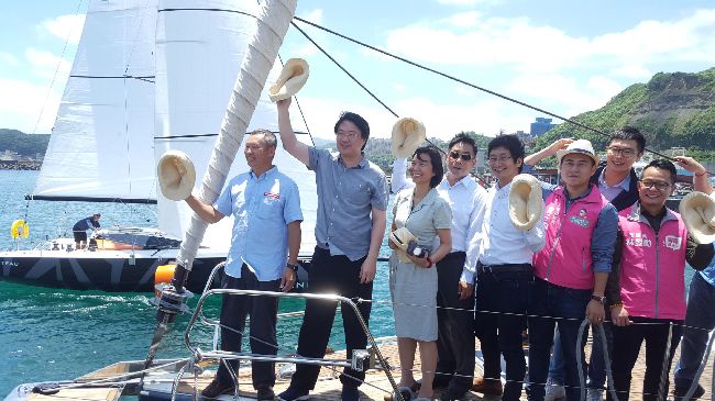 基隆潮境海灣節登場　林右昌體驗帆船
