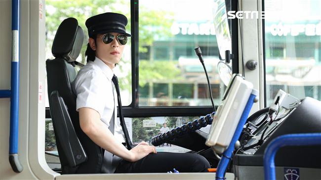 老蕭圓夢開公車！團員對罵路人砸吉他