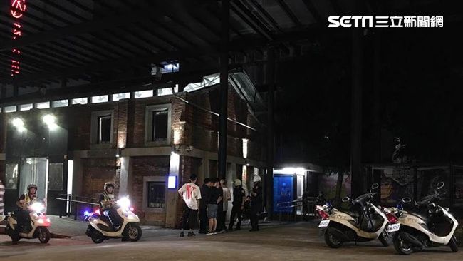不滿渣男欠錢不還　少女率眾持棍痛毆