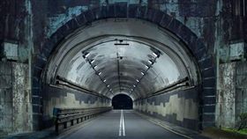 莫斯科國際攝影獎  台攝影師拍夜間隧道奪第一名莫斯科國際攝影獎公布2019年度比賽得獎名單，其中台灣攝影師楊宗翰以「夜間隧道」系列作品，拿下建築類第一名。（楊宗翰提供）中央社記者鄭景雯傳真  108年5月28日