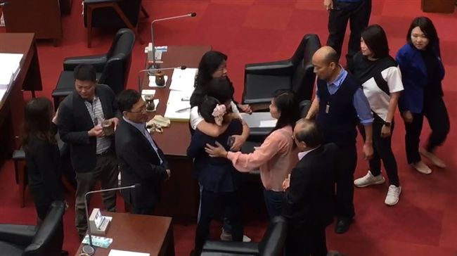 韓團隊公然抹黑　藍議員狂哭15分鐘