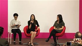 台裔女導演記錄美國女性先鋒　來台分享拍攝點滴目前任職於時代雜誌的台裔女導演蔡安瑾（左2）受邀來台，30日晚間在台北出席「TIME Firsts女性先鋒」映後座談，分享拍攝點滴。中央社記者洪健倫攝　108年5月30日