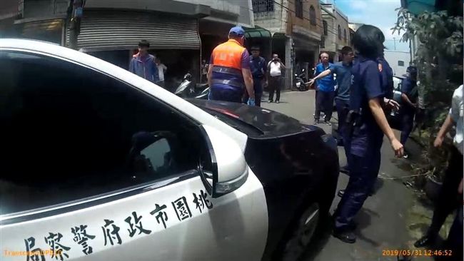 不孝子打母狠踹嬤　他竟還揮刀砍殺警