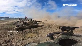 新雲豹30鍊砲亮相！穿甲彈射穿坦克