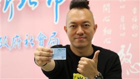 新北敬老卡　6/1起搭雙北捷運可點數折抵（1）新北市敬老卡6月1日起搭台北捷運及新北捷運淡海輕軌，可以比照公車以內部點數折抵票價。（社會局提供）中央社記者黃旭昇新北傳真　108年5月30日