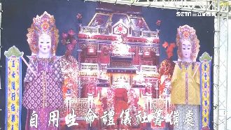 十字路驚見金童玉女！居民嚇：怕怕的