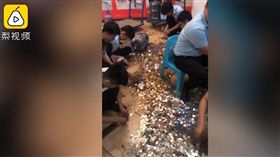 山東,硬幣,買房,清點,頭款(翻攝自梨視頻)