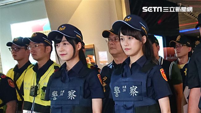 「雙胞胎女警官」民眾臨檢有粉紅泡泡