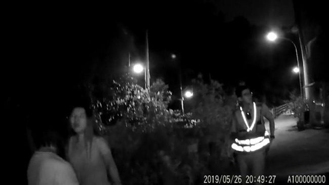 女與男友爭吵裸醉路橋　民眾驚見報警