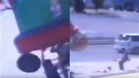 充氣城堡,飛起,重物,規定,強風,俄羅斯,重摔,意外,兒童,墜落,生命危險,　圖／翻攝自YouTube 